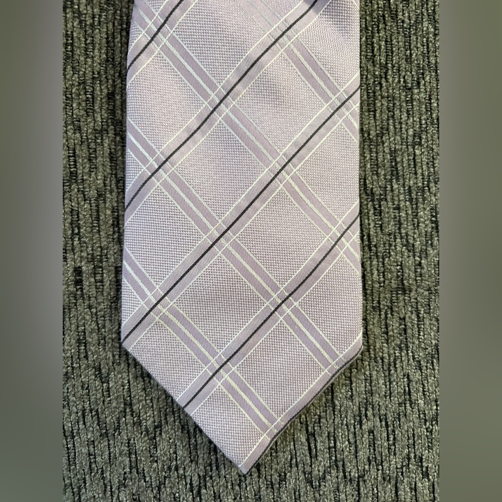 Oscar De La Renta 100% Silk Mens Lavender Striped Tie